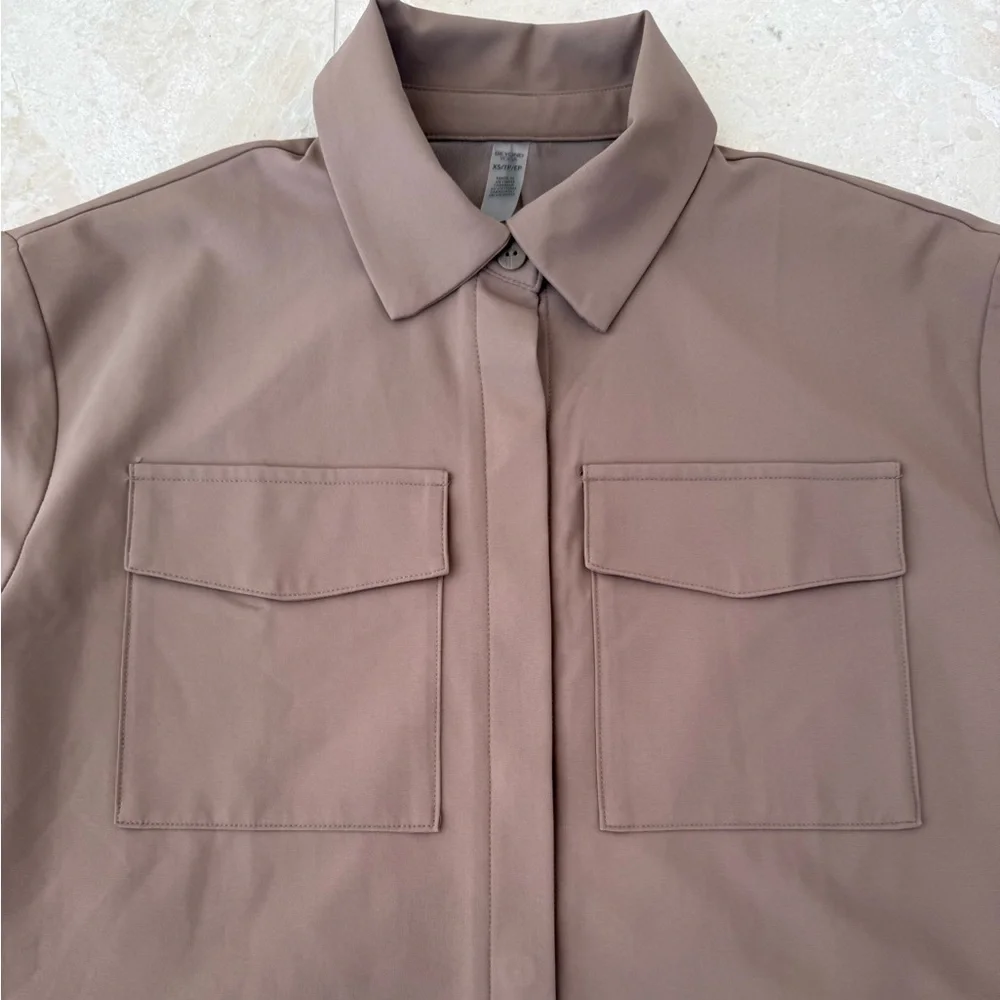 NWOT Beyond Yoga Jacket Midtown Cropped XS khaki - Picture 6 of 6